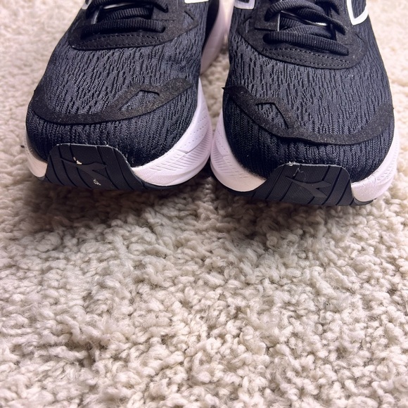 Men’s Diadora Nucleo 2 running shoes preowned size 10.5